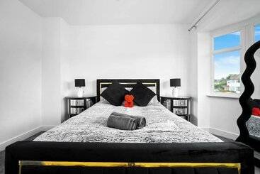 住所  The Rock, Solihull Retreat Birmingham Airport