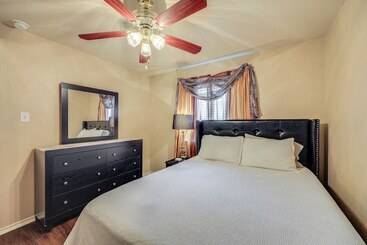 별장 San Antonio Home   Outdoor Oasis & Greenbelt Views