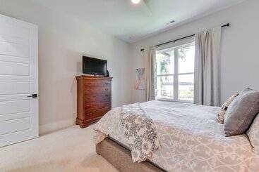 茅舍 Waterfront Lake Norman Paradise: Dock, Game Room!