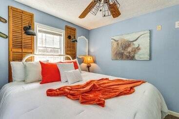 별장 7 Mi To Carters Lake: Cabin W/ Pond & Pedal Boat!