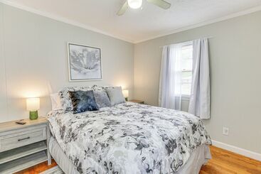 بيت ريفى Cozy Mullins Retreat W/ Backyard & Covered Porch!
