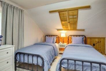 קוטג'' Keuka Lake Cabin W/ Boat Dock Access & Fire Pit!