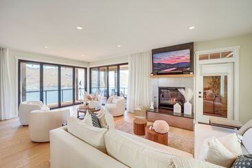 بيت ريفى Hot Tub & Lake Views: Lake Chelan Lookout Home!