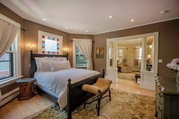 پانسیون 254 South Union Street Guest House