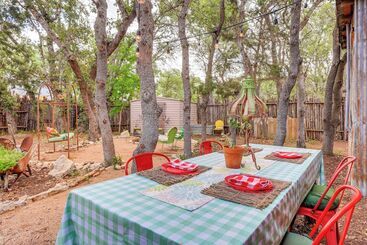 별장 Pet Friendly Wimberley Cabin W/ Fire Pit & Hot Tub