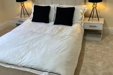 דירת נופש Glasgow Central Paradise   Spacious 3  Bed House