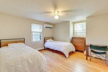 بيت ريفى Spacious East Haddam Retreat W/ Private Pool!