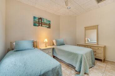קוטג'' Lanai, Hot Tub & Pool: Haines City Retreat!