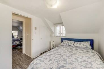 Cozy Wells Cottage W/ Deck: Steps To Beach!