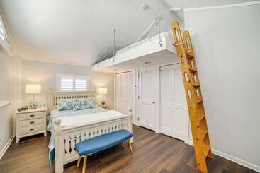 コテージ Waterfront Clarklake Escape Deck, Dock & Views