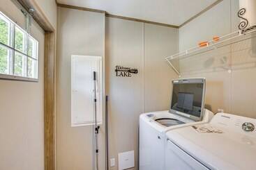 별장 Cedar Creek Reservoir Home W/ Private Boat Ramp!