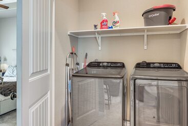 茅舍 Canyon Lake Home W/ Private Pool, Hot Tub & Sauna!