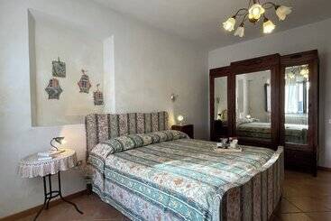 فندق ريفى Agriturismo Podere Le Tombe