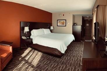 Pearl Street Hotel & Suites