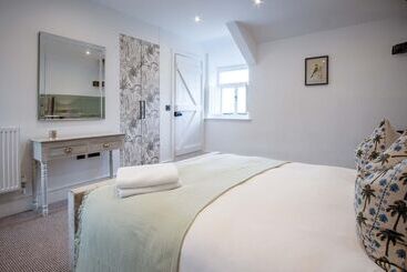 茅舍 The Granary   3 Bed Barn Conversion   Llawhaden