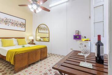 پانسیون Hostal Virtudes 216