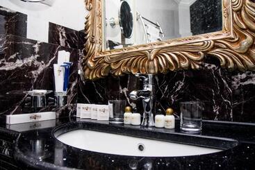 Boutique Spa Casino Hotel Lybid Plaza