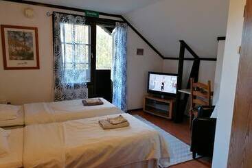 Cronin S Guesthouse Bed & Breakfast