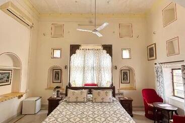 בית מלון כפרי Dev Niwas , Bundi
