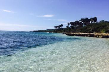 هتل La Saladilla Beach Club