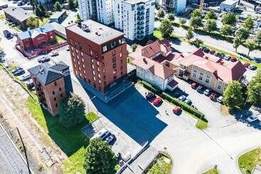 Отель Liravintola Alma