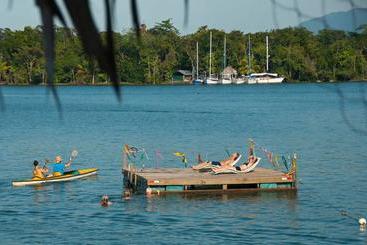 هتل Tortugal Boutique River Lodge