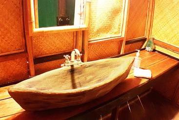 هتل Tortugal Boutique River Lodge