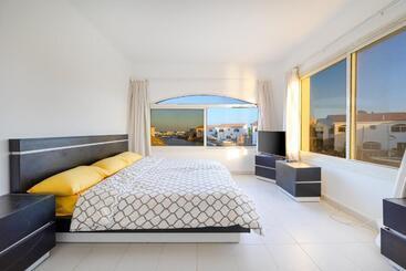 住宿加早餐  Aden Beach   Sea View Room With Beach Access In Villa