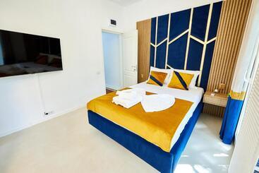 هتل Carol Park View