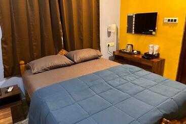 فندق Dee Dash Inn