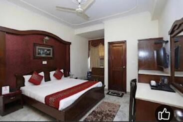 בית מלון כפרי Shanti Palace