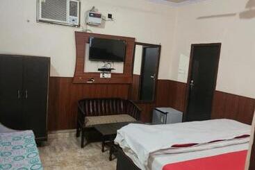 פנסיון Bright Guest House