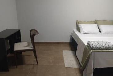 פנסיון Dilucca Suíte 01   Pousada Karaiba Prox Umc, Praia Clube E Shopping