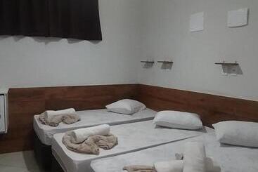 아파트호텔 Pousada Quarto Privativo A 600 Mts Da Basílica Nova