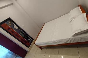 فندق صغير Fully Furnished Rooms, Kakkanad, Ernakulam