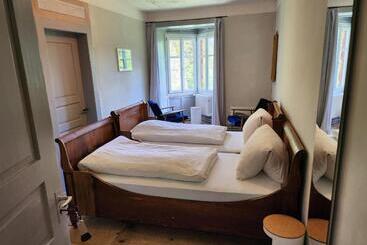 ユースホステル Gasthaus Crestasee