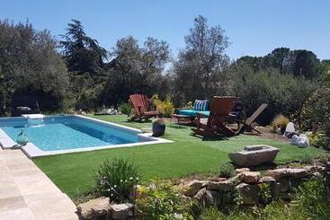 مبيت وإفطار Maranatha Guest House En Provence