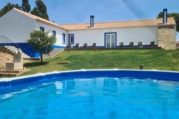 تختخواب و صبحانه Monte Do Sol