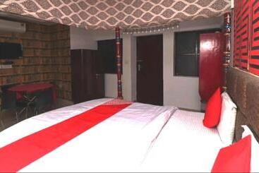 D Seasons Hotels & Restaurant By Trip Grip