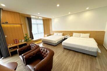 هتل The Sol Homestay