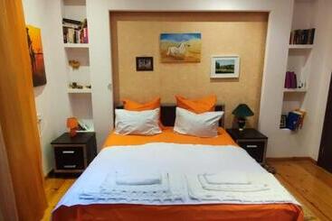 پانسیون Kuki House