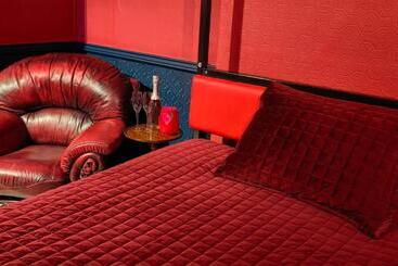 펜션 Red Liftmeup For Kinky Adventurous Couples