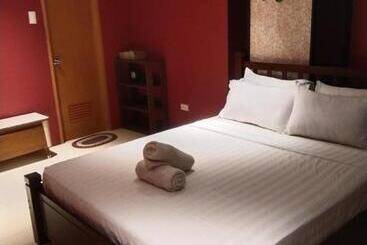 פנסיון Serenity Guest House