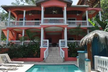 تختخواب و صبحانه Seaside Inn Roatan