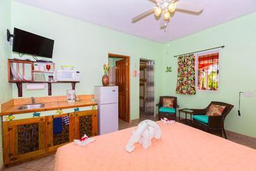 تختخواب و صبحانه Seaside Inn Roatan