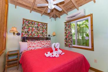 تختخواب و صبحانه Seaside Inn Roatan