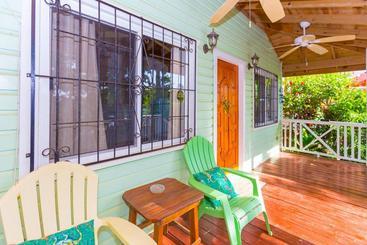 تختخواب و صبحانه Seaside Inn Roatan
