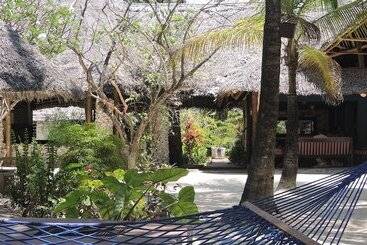 ホテル Paje By Night Bungalows