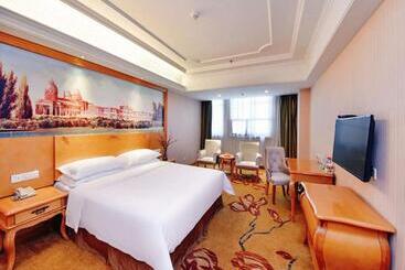 Vienna International Hotel Zhuzhou Railway Station Central Plaza