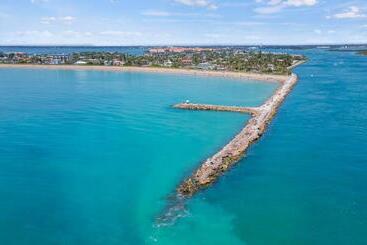 فندق Oceanfront Inn, Standard Room, King Bed, Town View, #10
